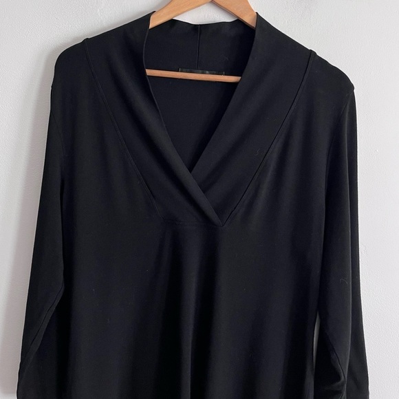 Cut.Loose Black V Neck 3/4 Sleeve Tunic Top - Picture 2 of 6